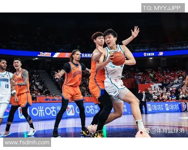 篮球明星的成长之路与他们对年轻球员的影响探讨